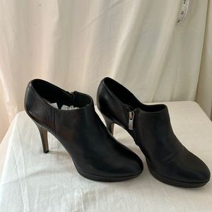 Vince Camuto ankle boots 81/2 M/ 381/2